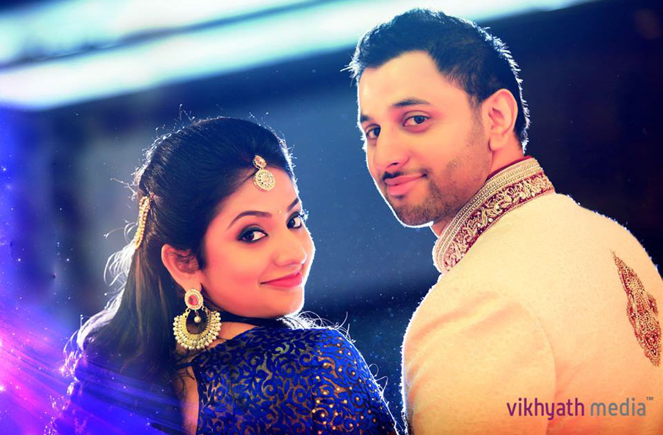 couple kerala wedding photography by vikhyathmedia