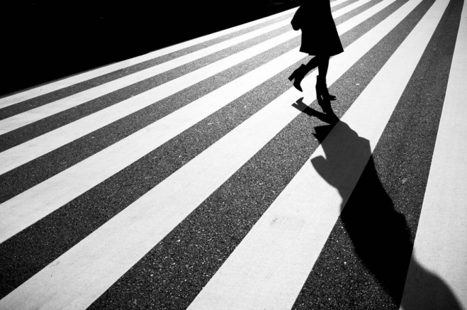 woman walking shadow light photography by junichi hakoyama