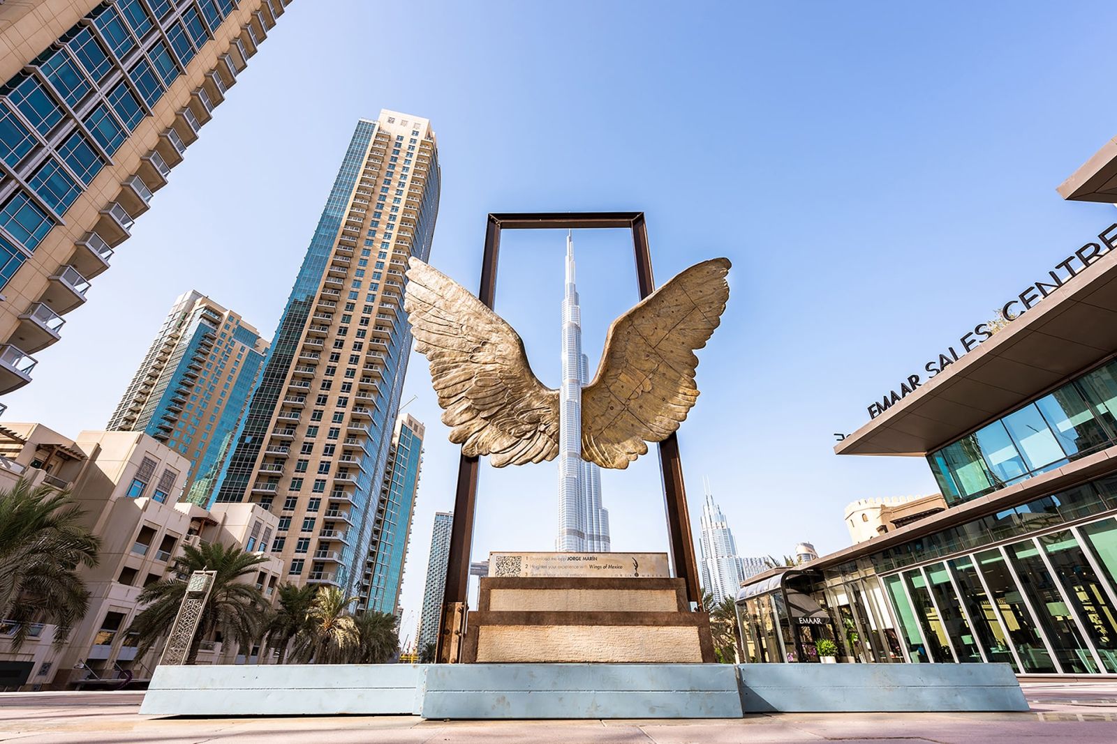 sculpture wings of mexico by jorge marin