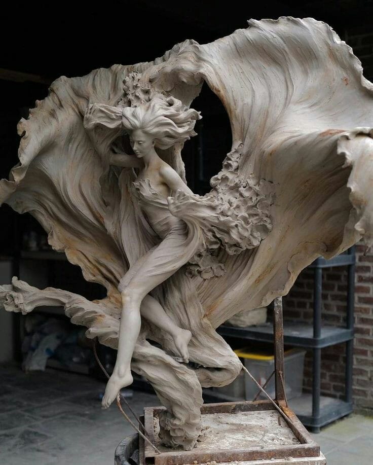 woman sculpture lou li rong