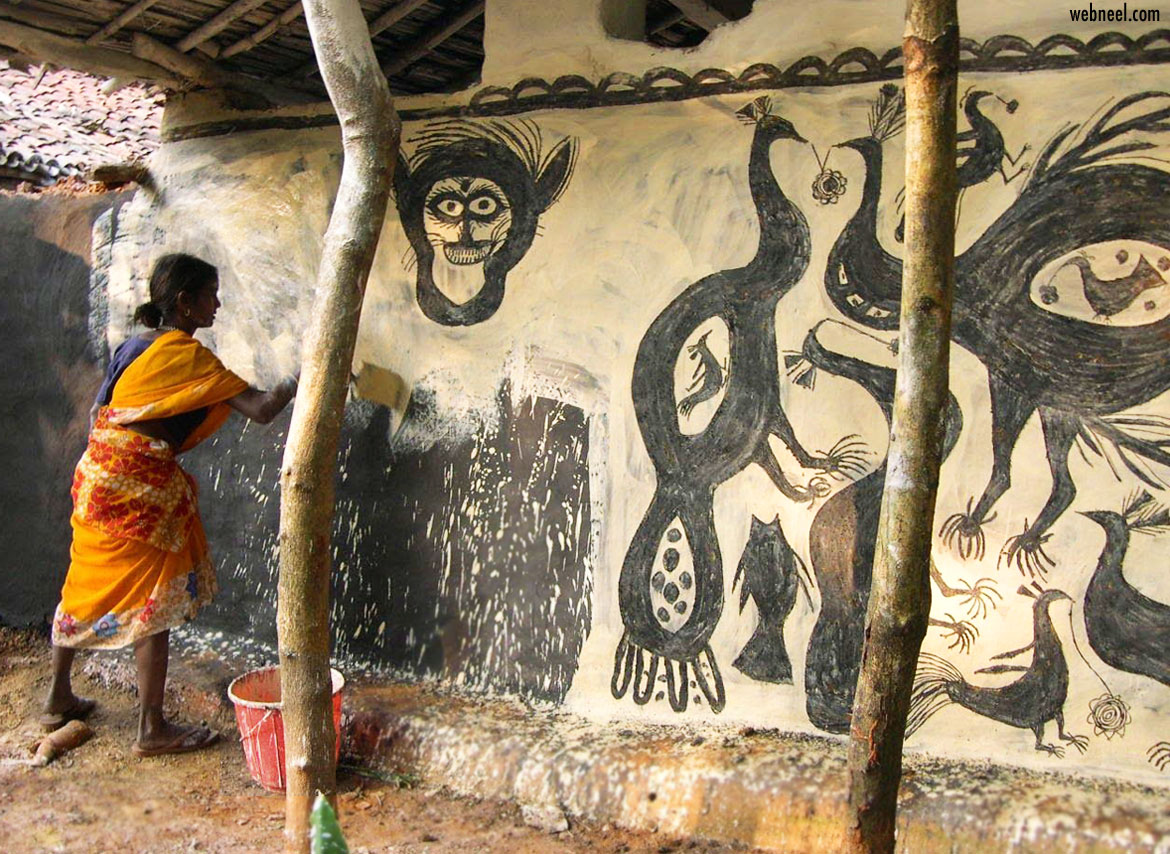 tribal woman doing sohrai painting art jharkhand