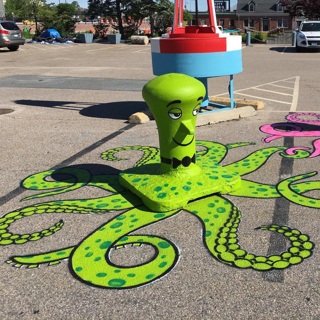 street art works octopus by tom bob