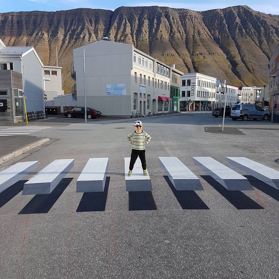 2-zebra-crossing-3d-street-art-iceland