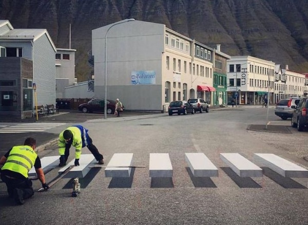 3-zebra-crossing-3d-street-art-iceland