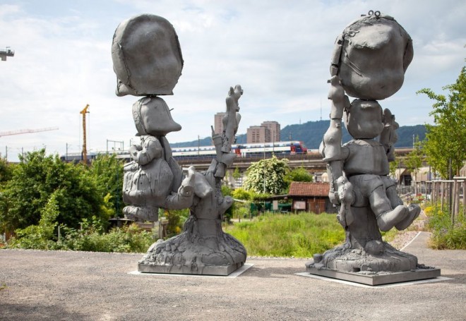 apple tree boy girl sculpture by paul mccarthy