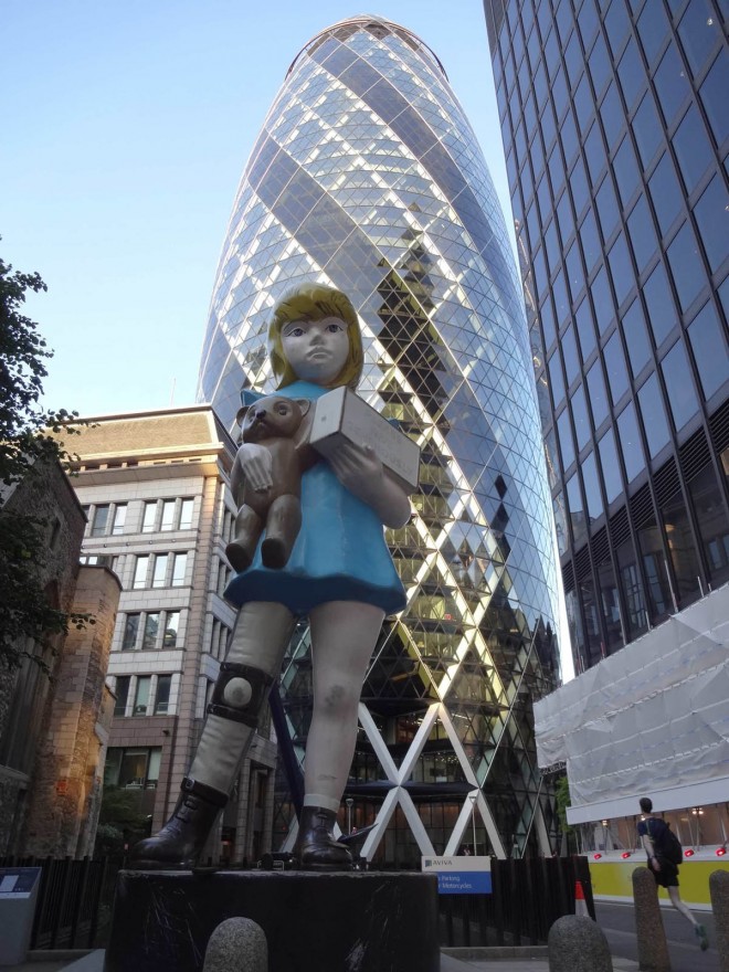 girl sculpture in city london