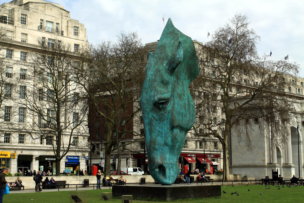 9-still-water-sculpture-in-city-london