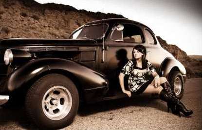 Photography Strobist Tutorial: Retro Pinups Model and hotrods - Learn Photography series