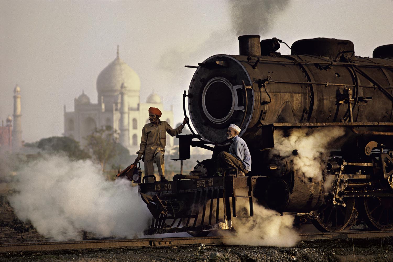 14 steam locomotive indian railways photo by steve mccurry