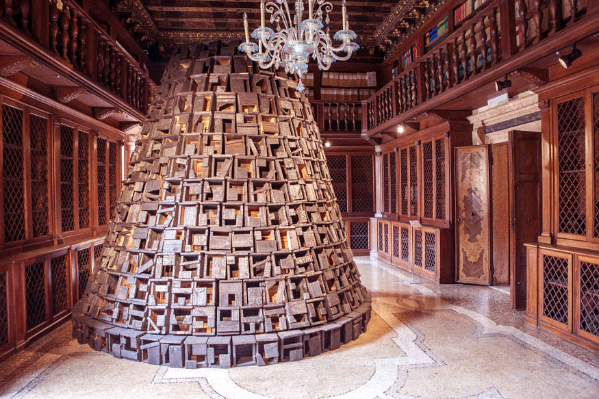 3 pyramid culpture by abel barroso