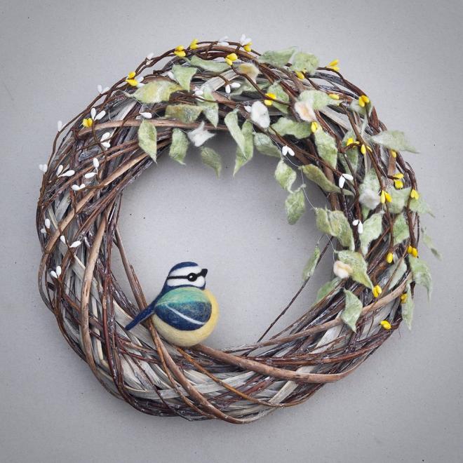 birds animal sculpture