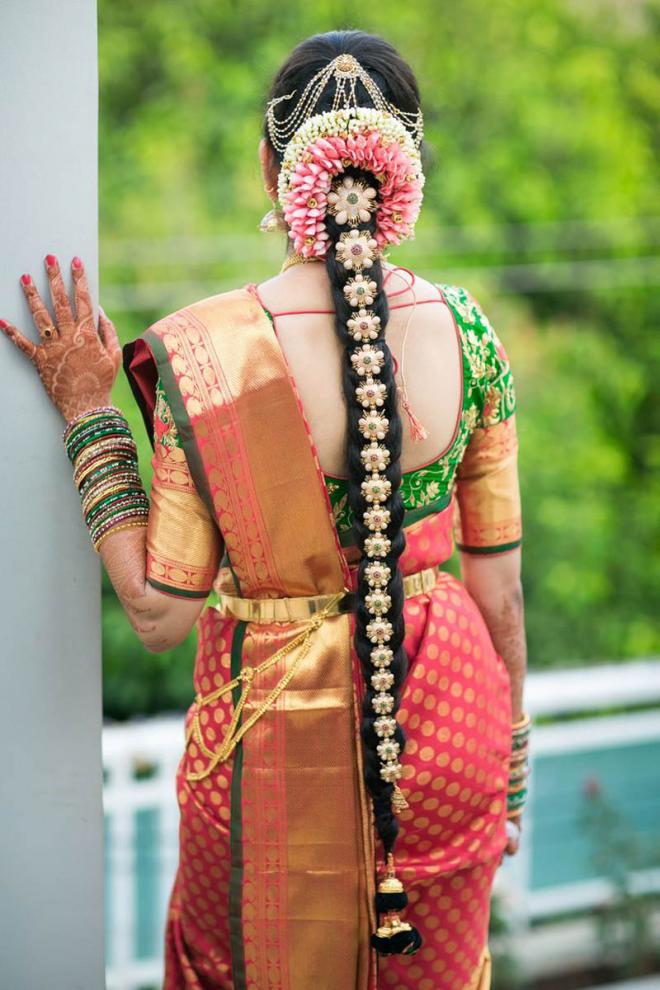 indian bridal hairstyle flowers