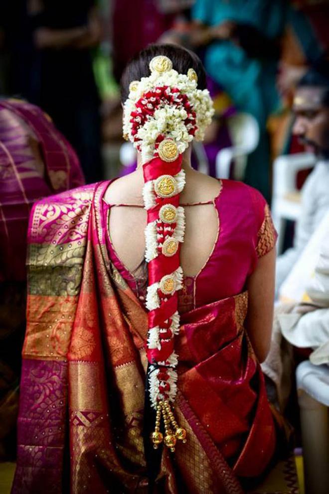 indian bridal hairstyle flowers