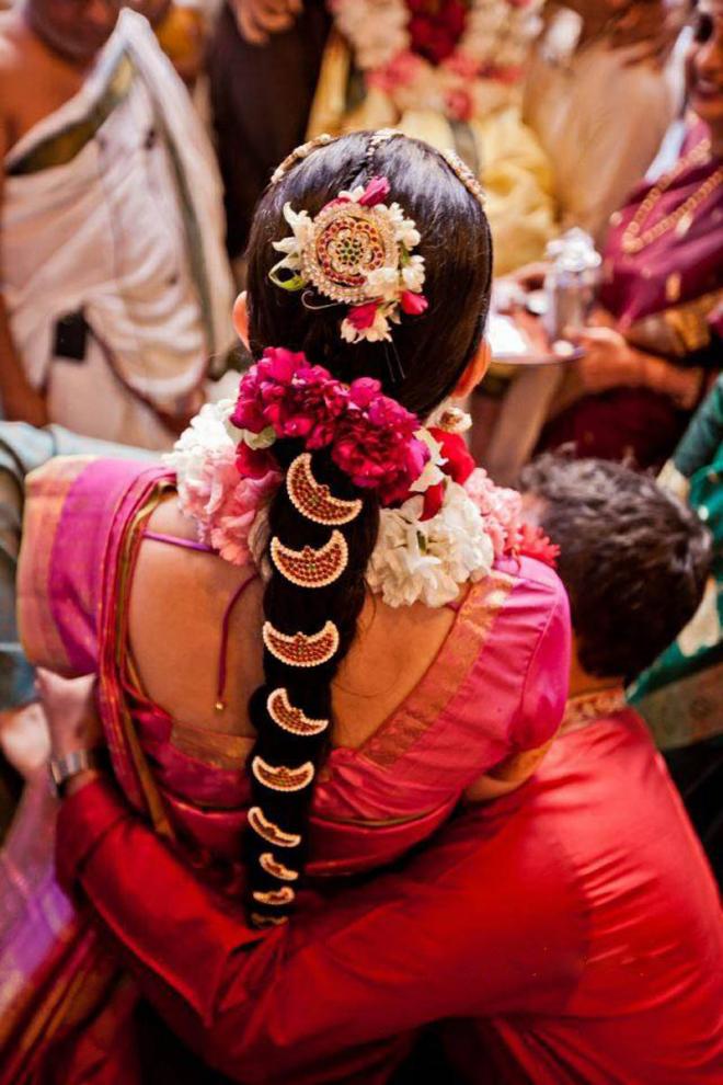 indian bridal hairstyle flowers