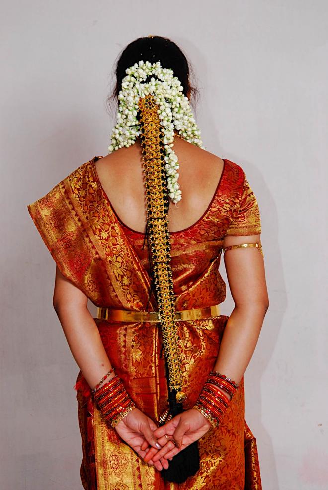 indian bridal hairstyle flowers