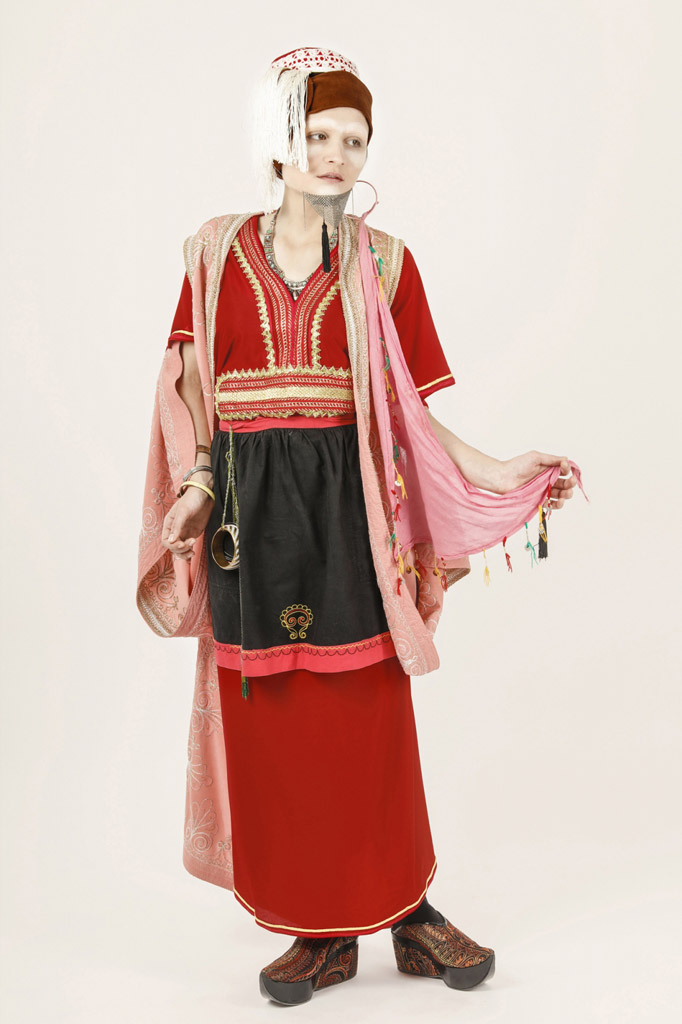 woman red voies award photography marie hudelot