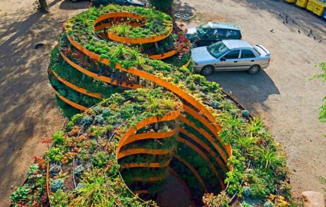 1-infinite-green-sculpture