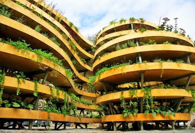 2-infinite-green-sculpture