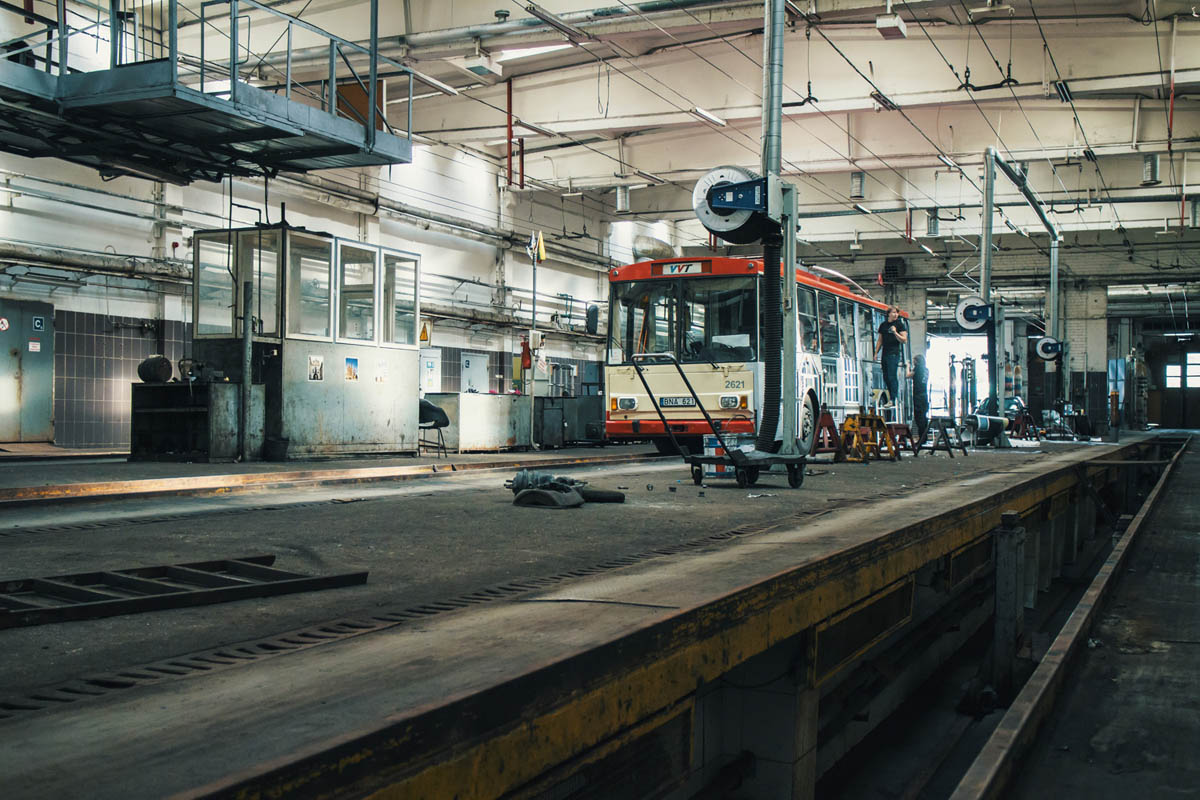 trolley bus street art liudas parulskis