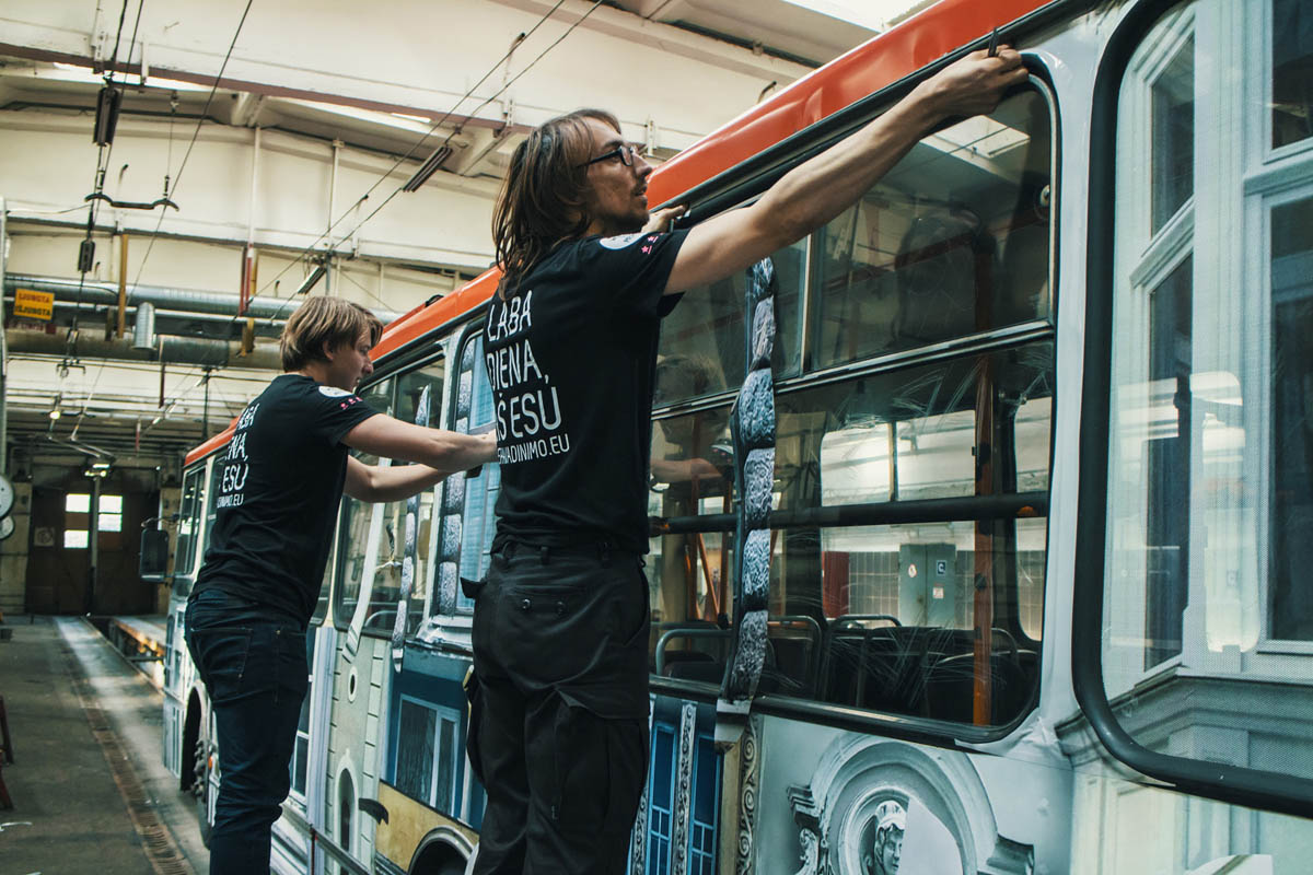 trolley bus street art liudas parulskis